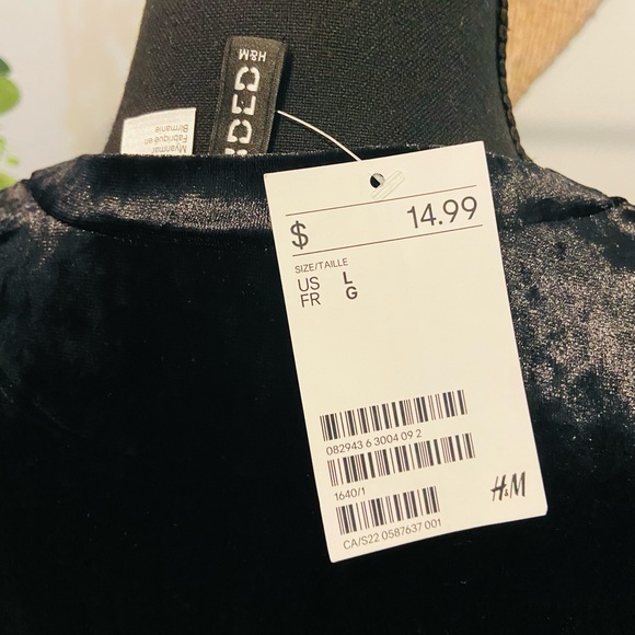 Black Velour Long Sleeve Cropped Too - Picture 2 of 4